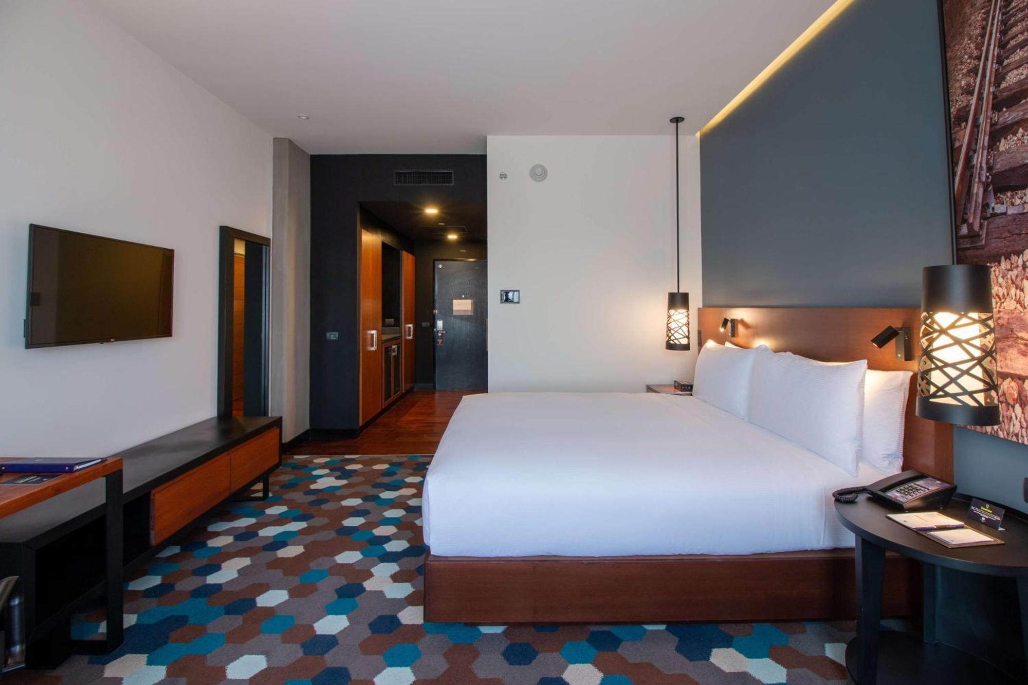 Doubletree By Hilton Celaya Celaya  Exterior photo
